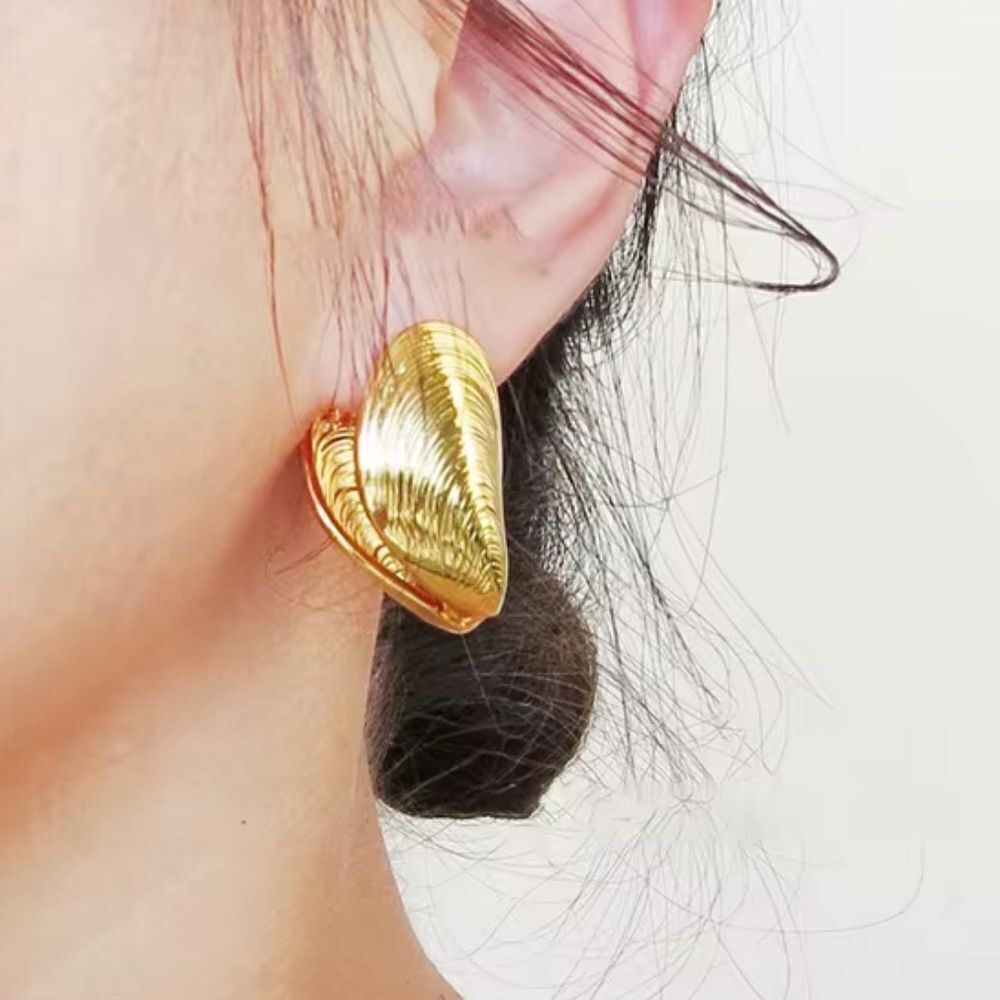 Shell Hoop Earrings N849 - Picture 2 of 4